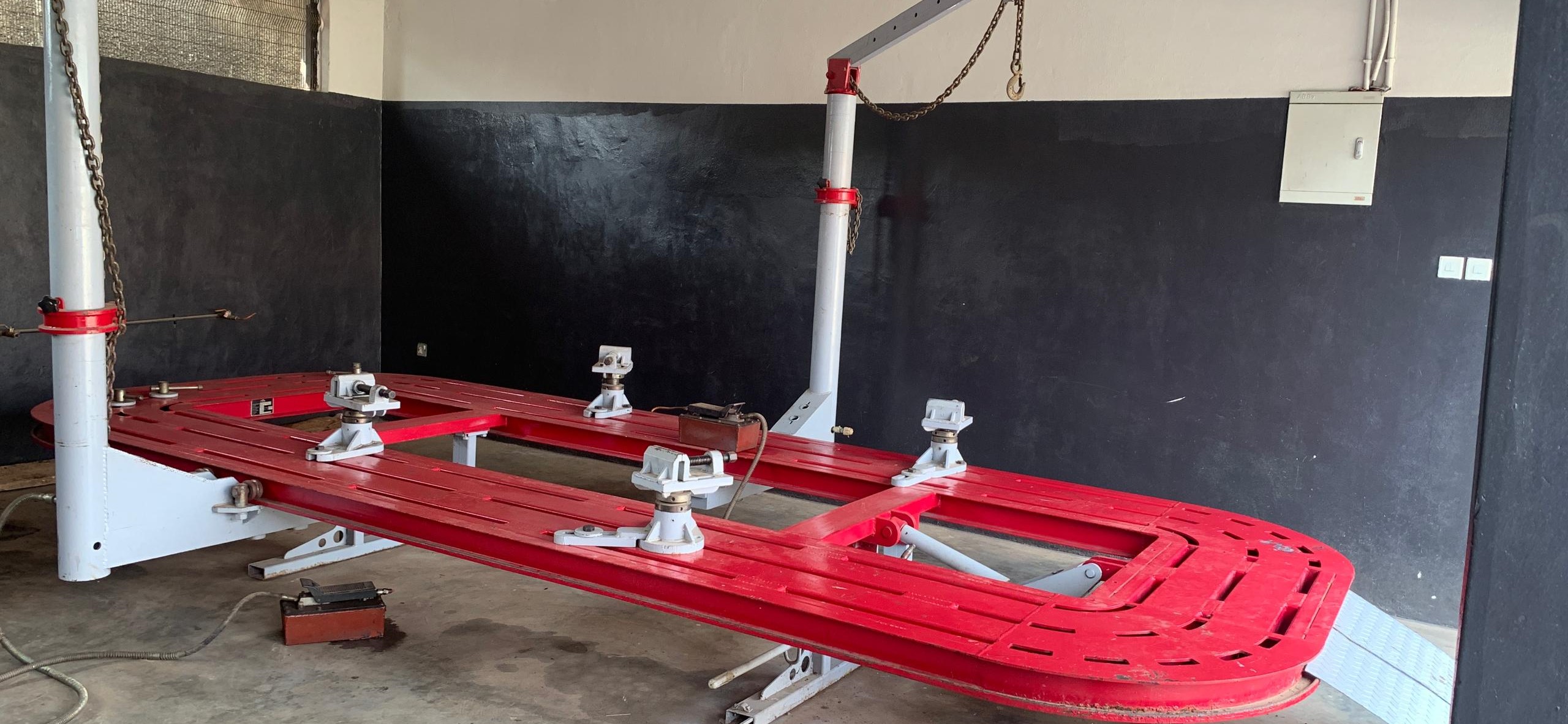 collision repair jig aligning vehicle structure